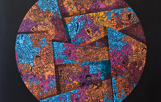 Kreisförmiges Gemälde von Leo Namislow mit farbintensiven Segmenten und detaillierten Mustern auf schwarzem Hintergrund